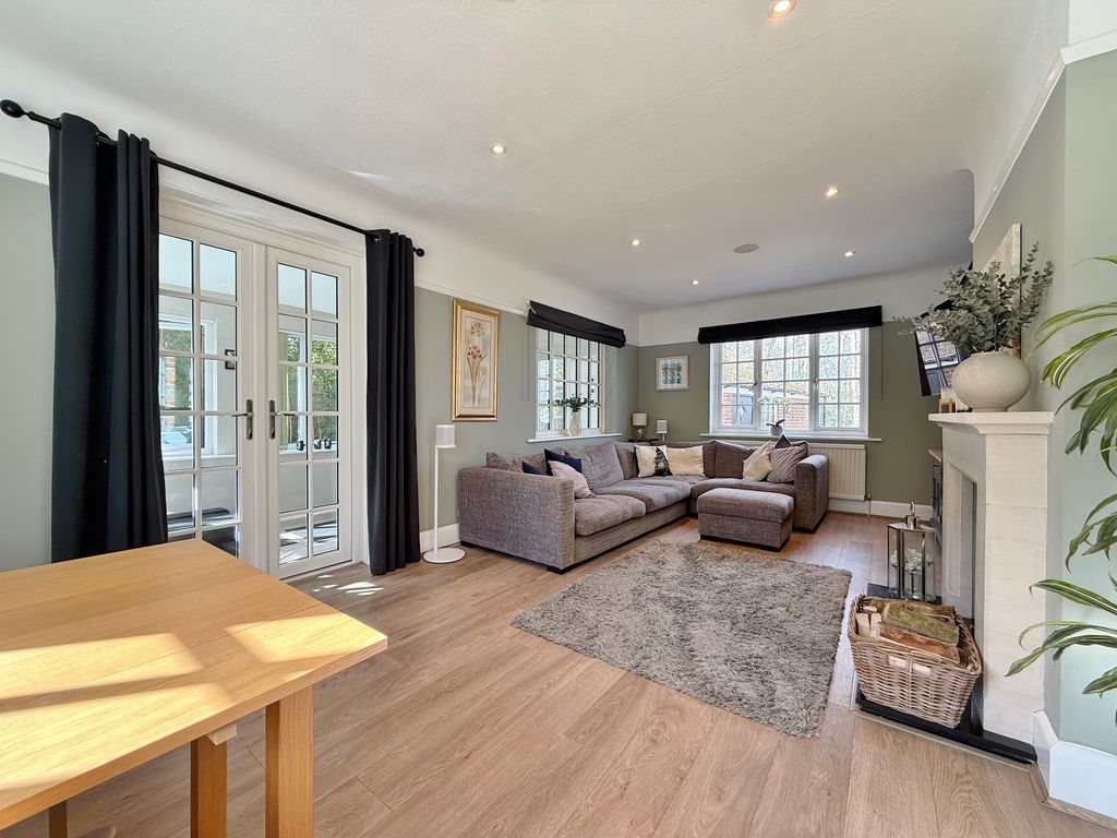 Property photo 2 of 28