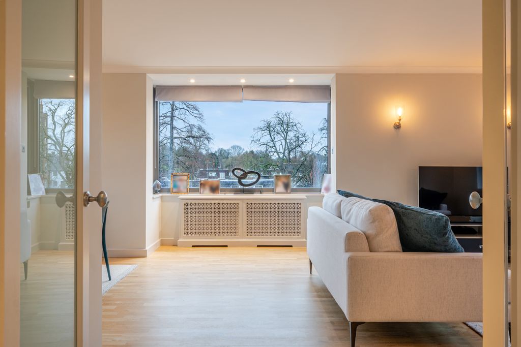 Property photo 3 of 19 Reception