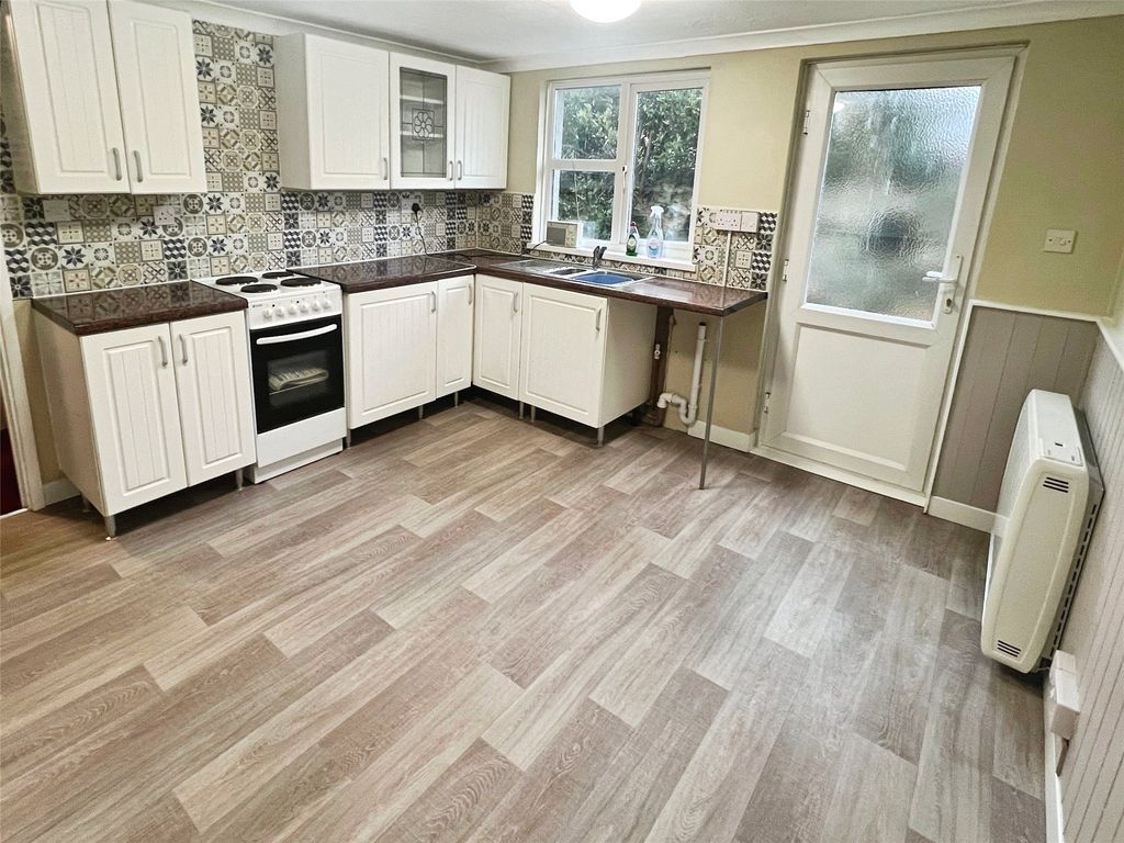 Property photo 3 of 11 Picture No. 12