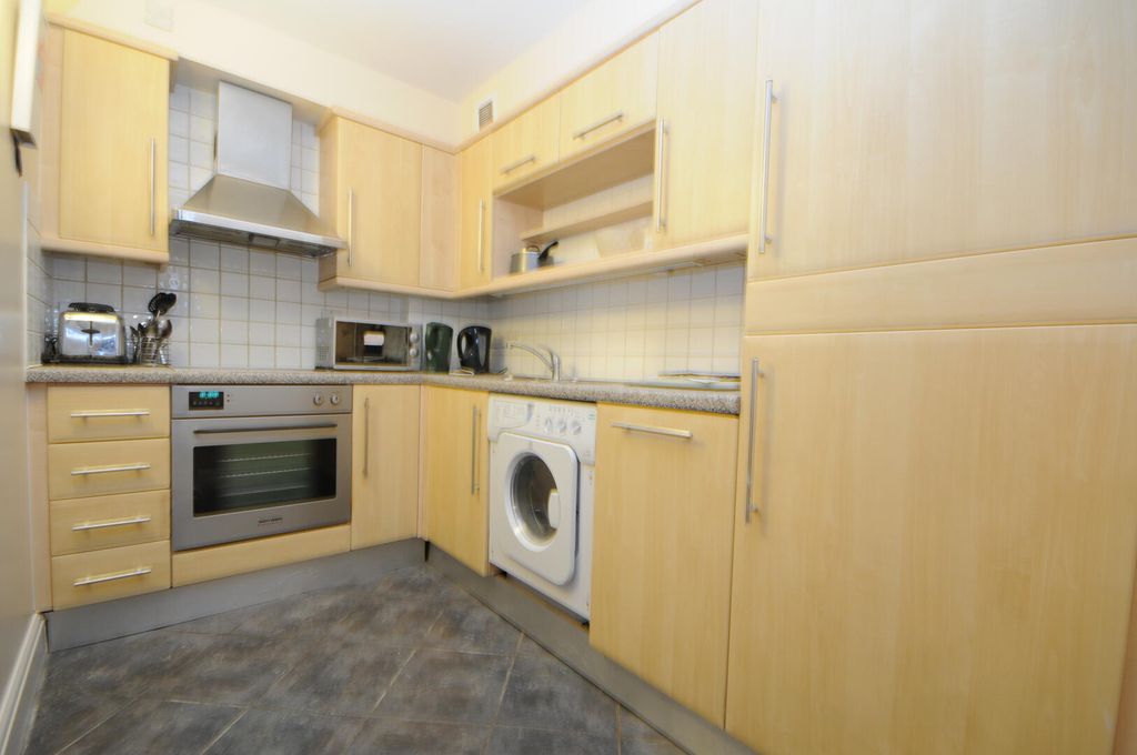 Property photo 3 of 10 Kitchen