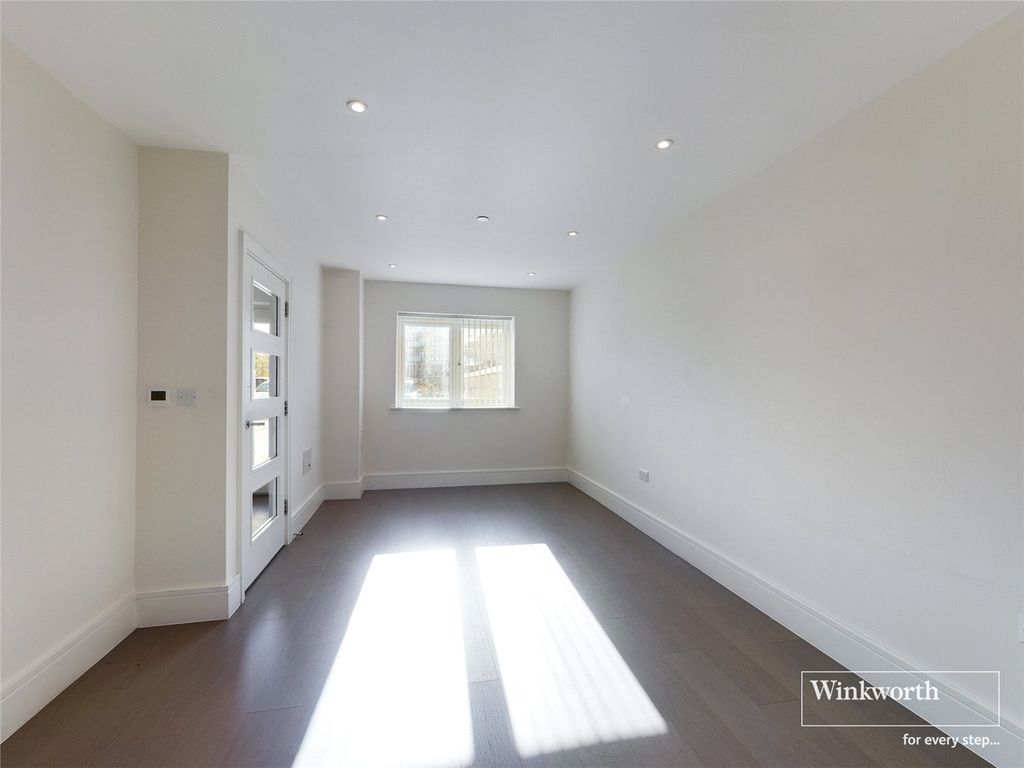 Property photo 3 of 12 Picture No. 02
