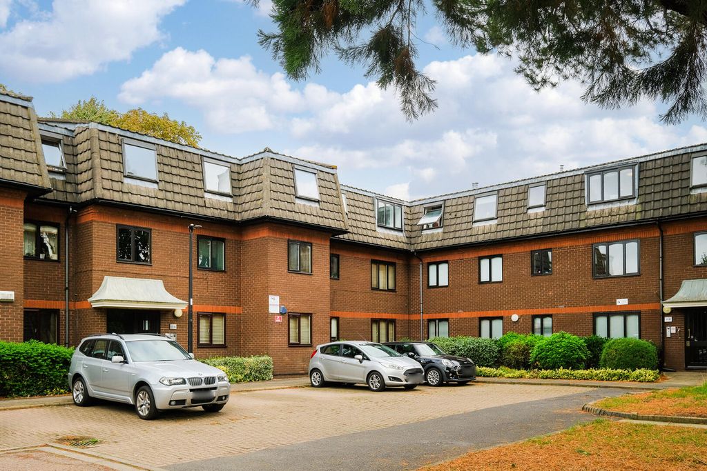 Property photo 2 of 23 Front (Exterior)