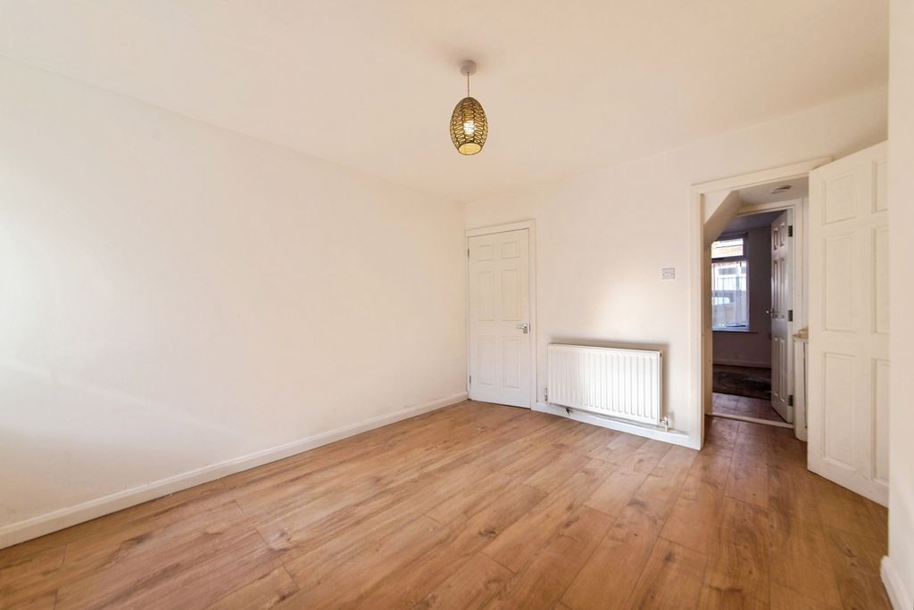 Property photo 3 of 21 Pbox-Img.Jpg