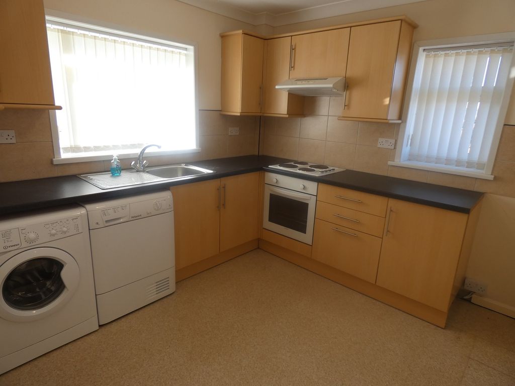 Property photo 3 of 6 Kitchen