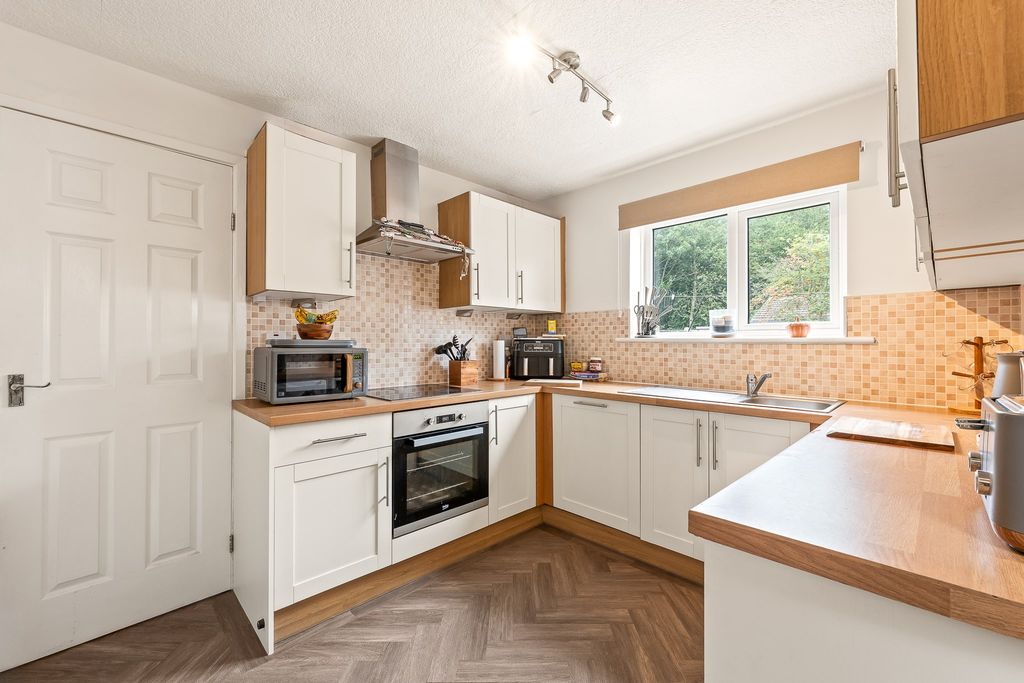 Property photo 2 of 19 Kitchen