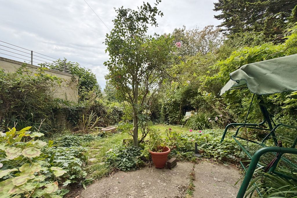 Property photo 2 of 11