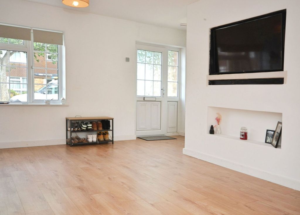 Property photo 3 of 20