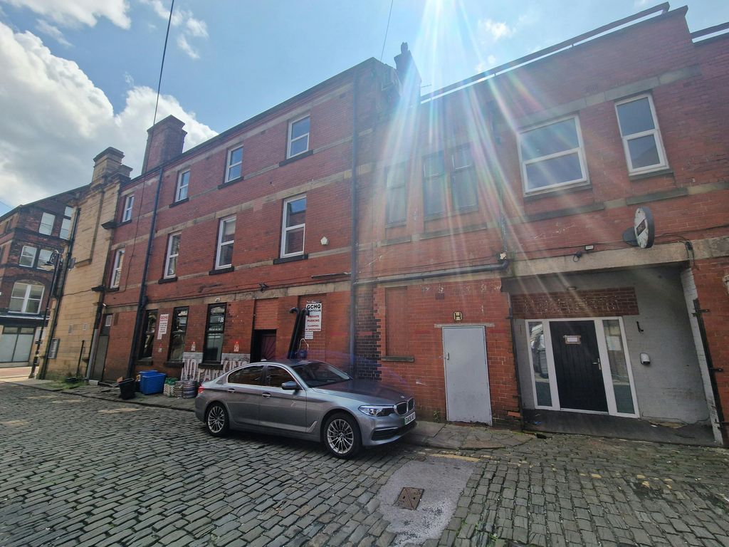 Property photo 2 of 26 Side