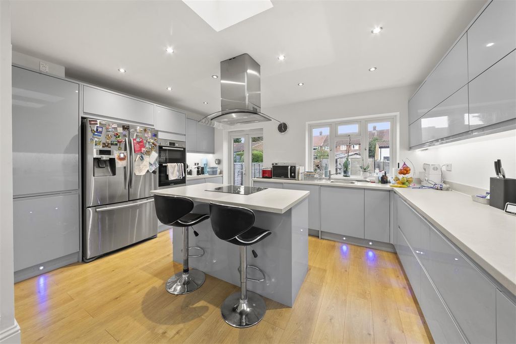 Property photo 3 of 16 6