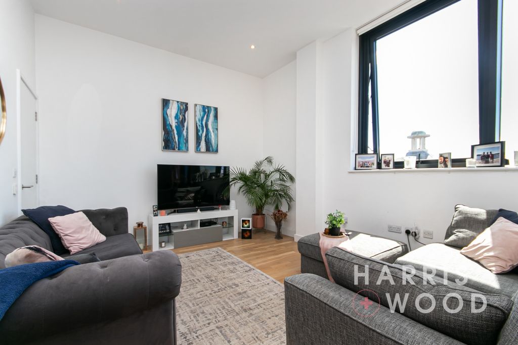 Property photo 3 of 37 4185743