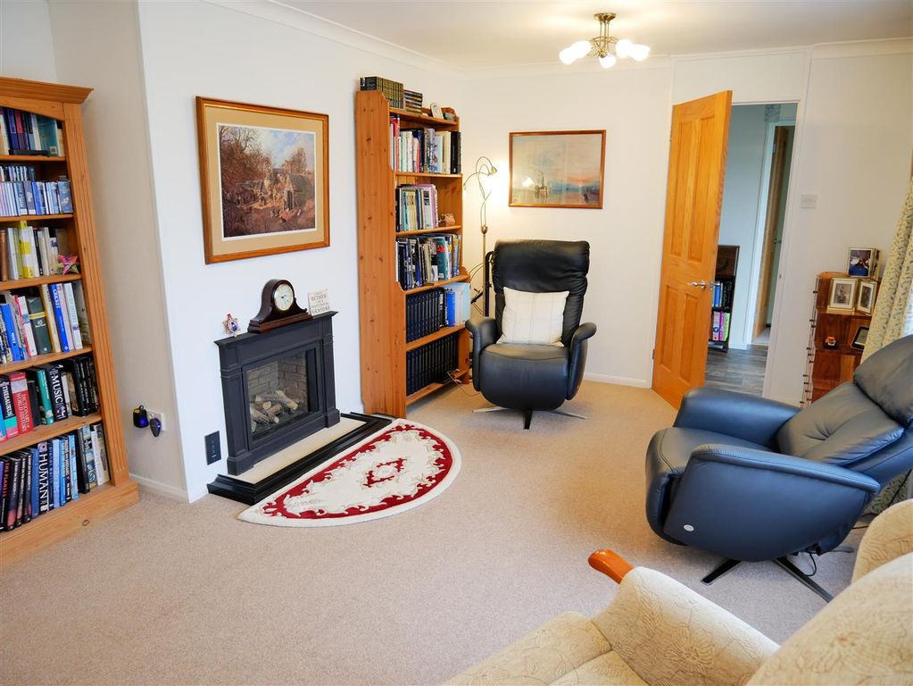 Property photo 3 of 21 Living Room