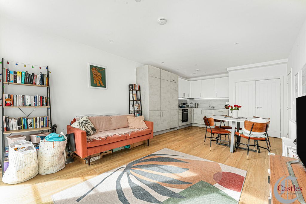Property photo 1 of 19 Living Room