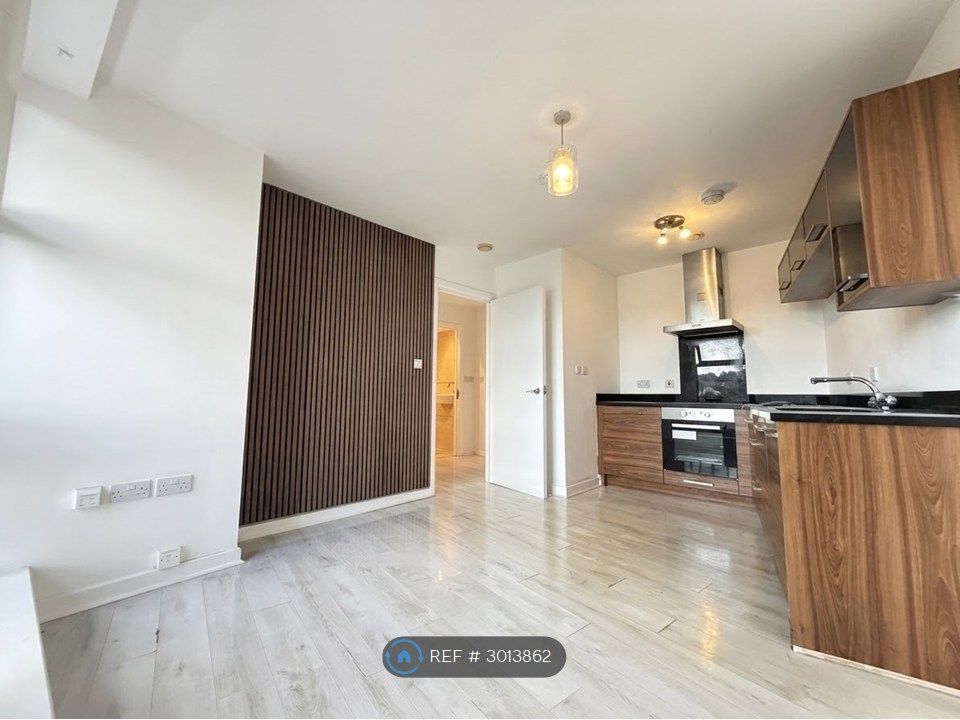 Property photo 3 of 11 Kitchen