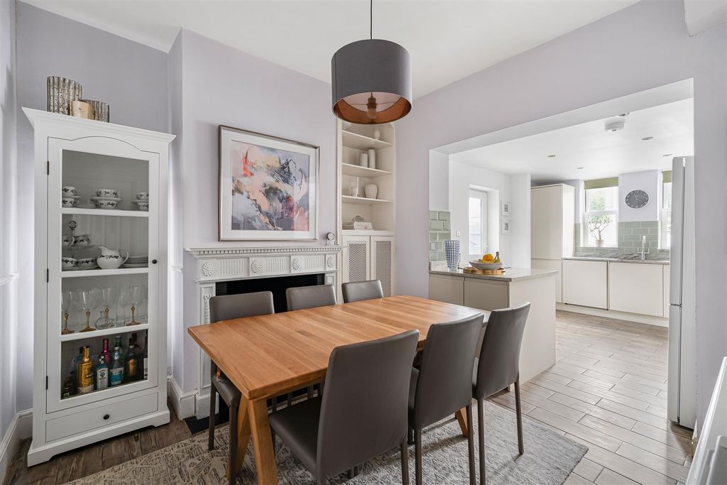 Property photo 3 of 23