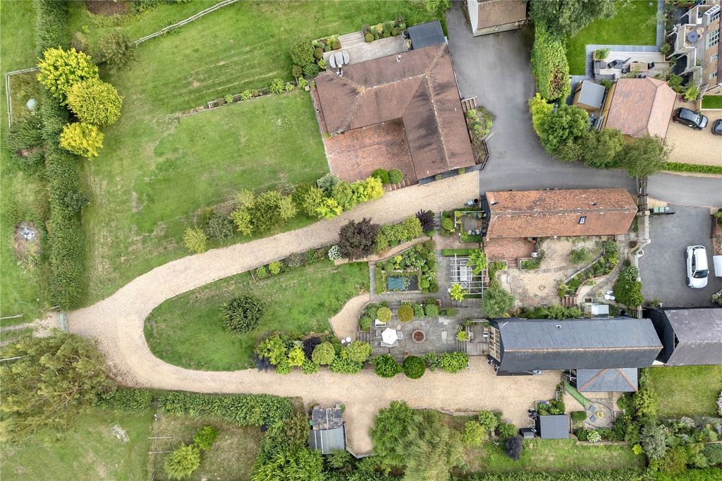 Property photo 3 of 30 Luckhurst Place