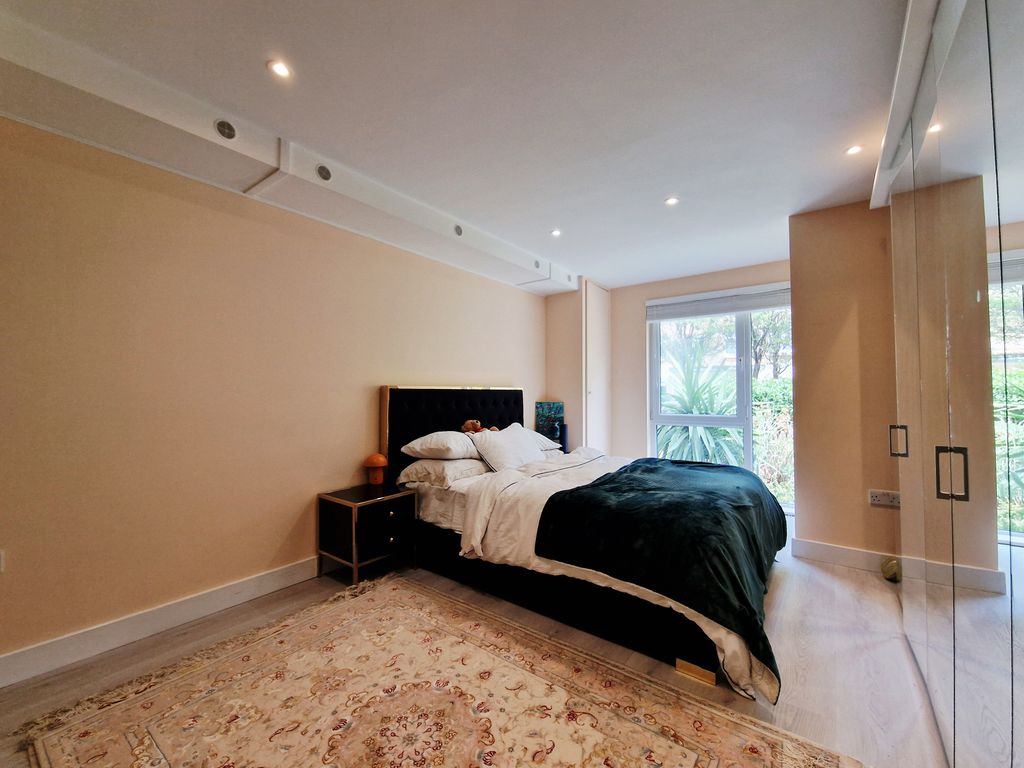 Property photo 1 of 2