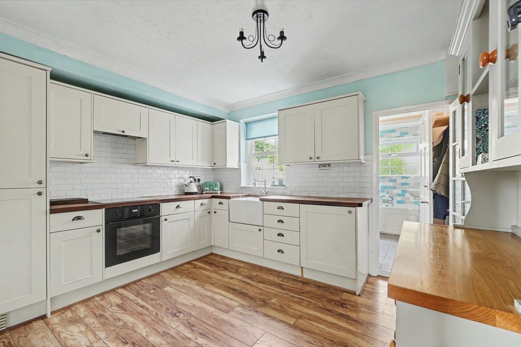 Property photo 2 of 32
