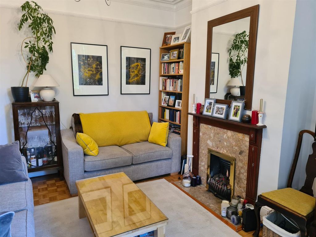Property photo 3 of 8