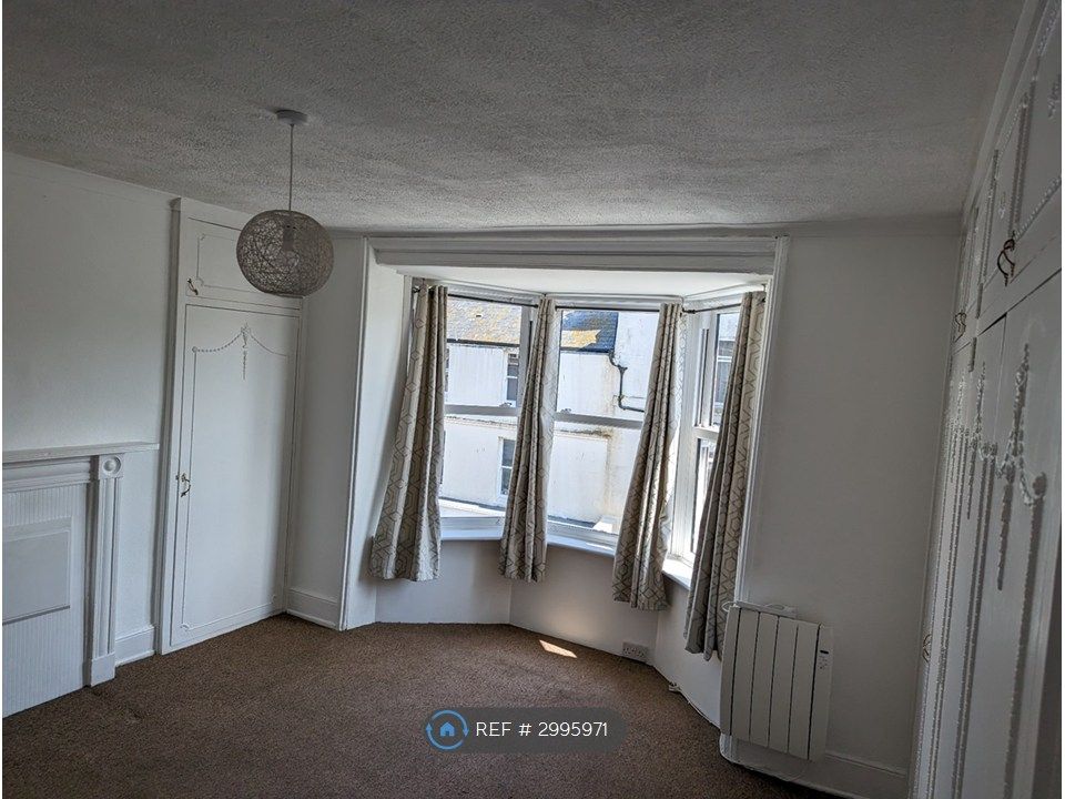 Property photo 3 of 5 Bedroom