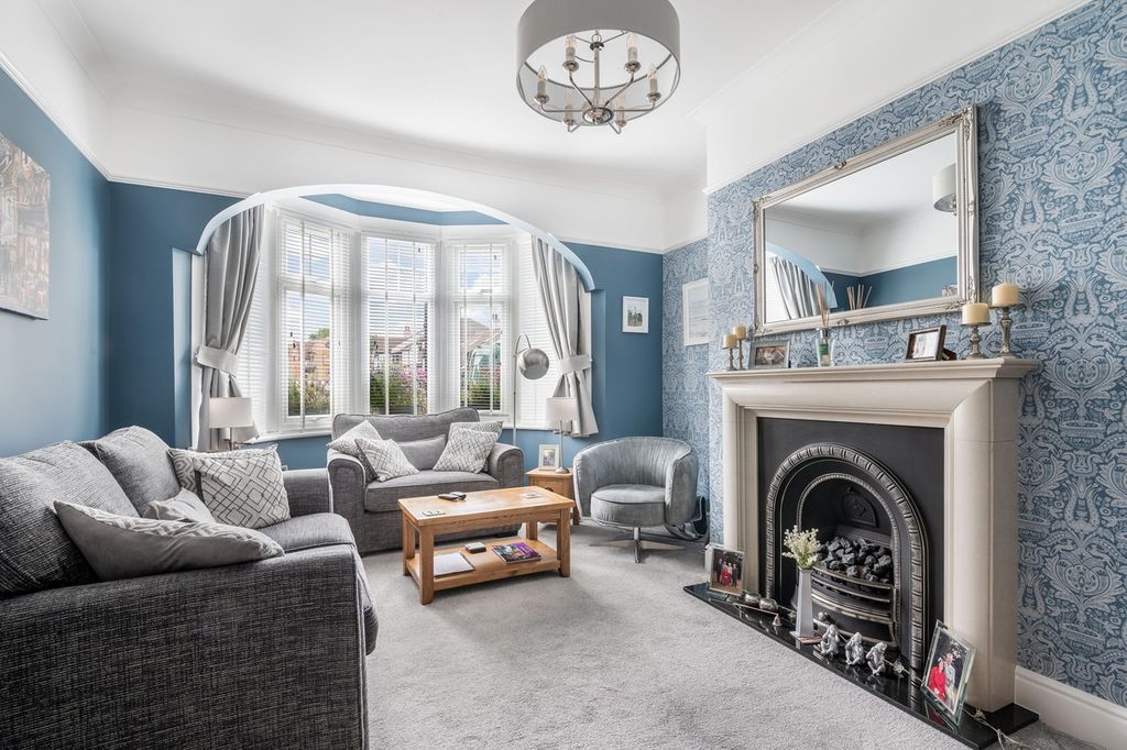 Property photo 2 of 23