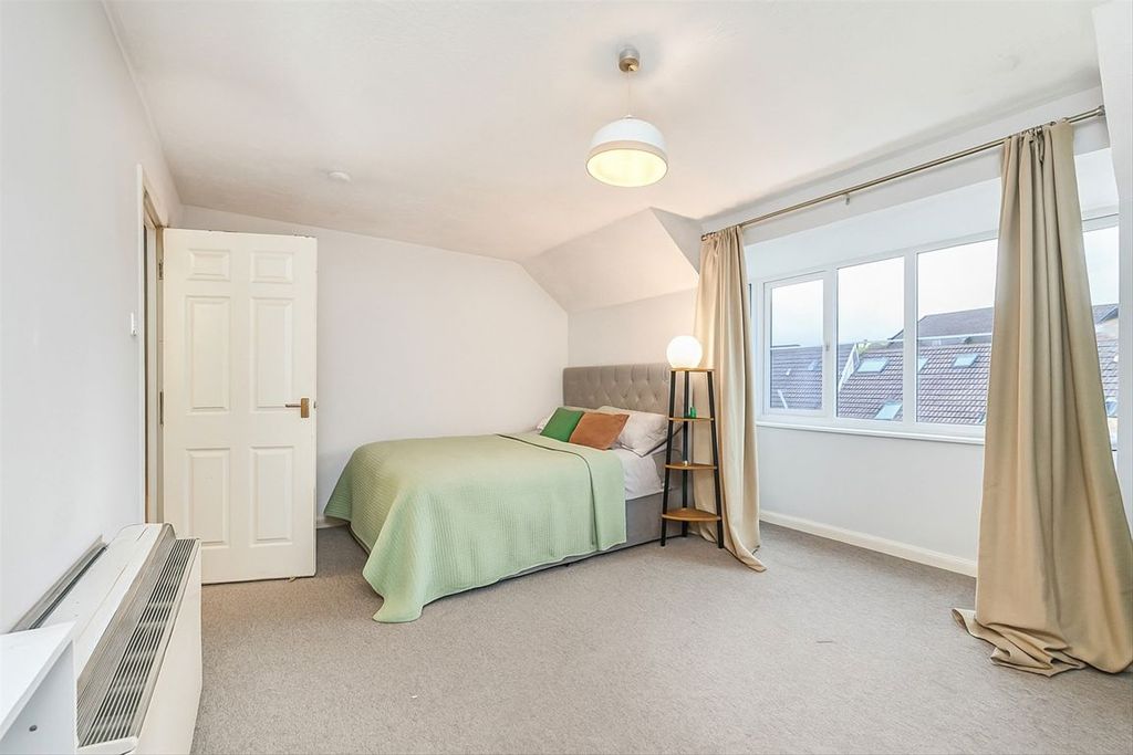 Property photo 2 of 3