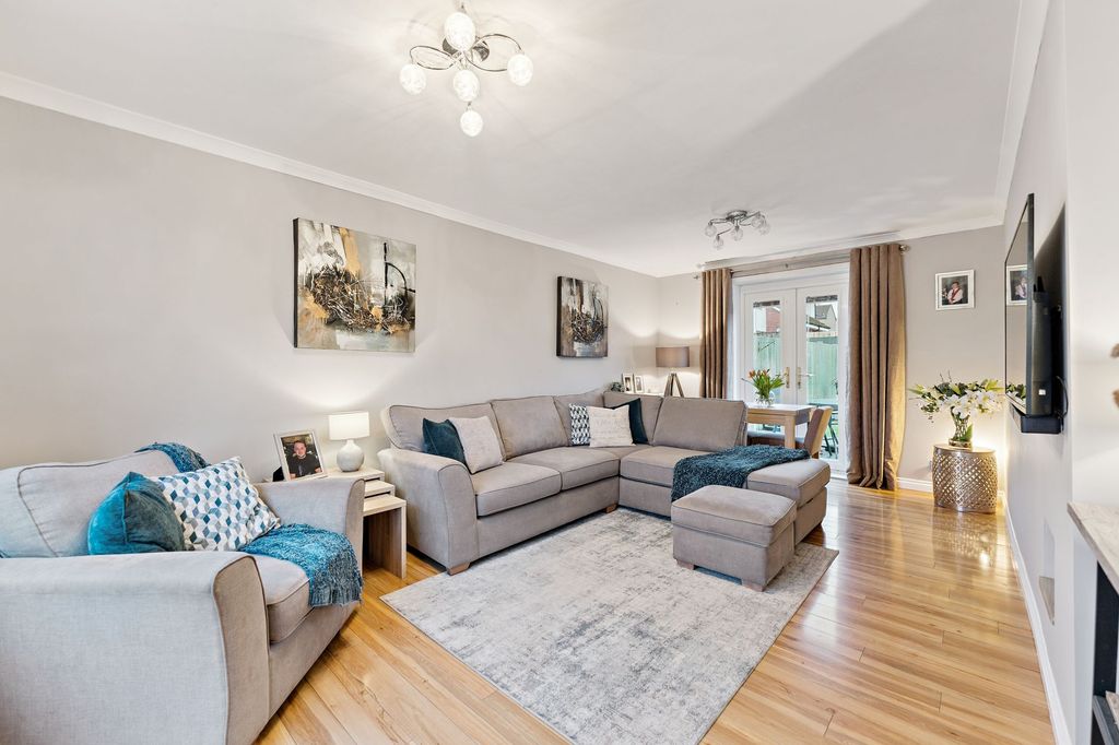 Property photo 2 of 32