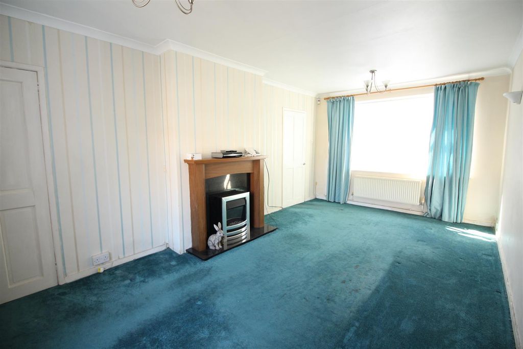Property photo 2 of 9 Living Room