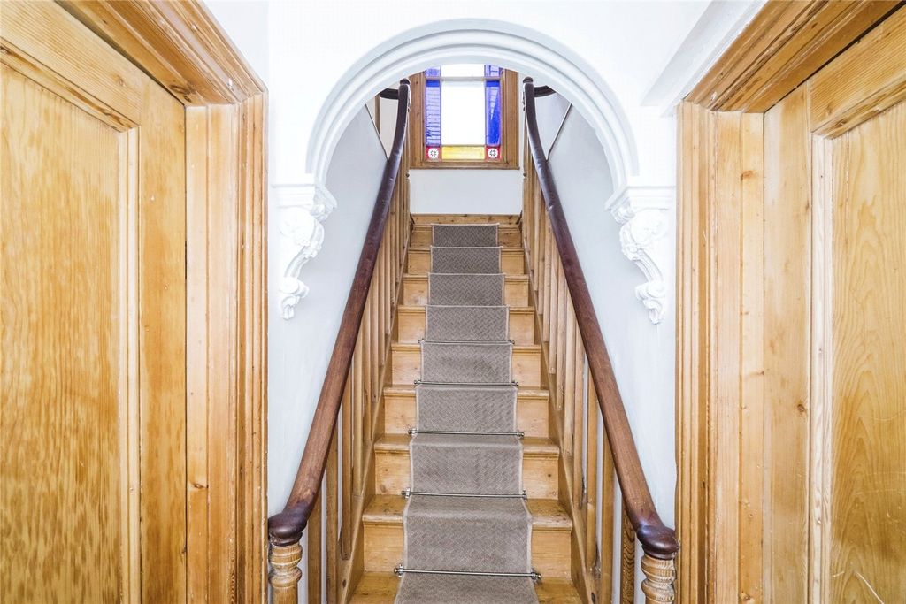Property photo 2 of 11 Entrance