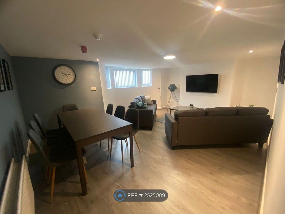 Property photo 2 of 11 Living Room