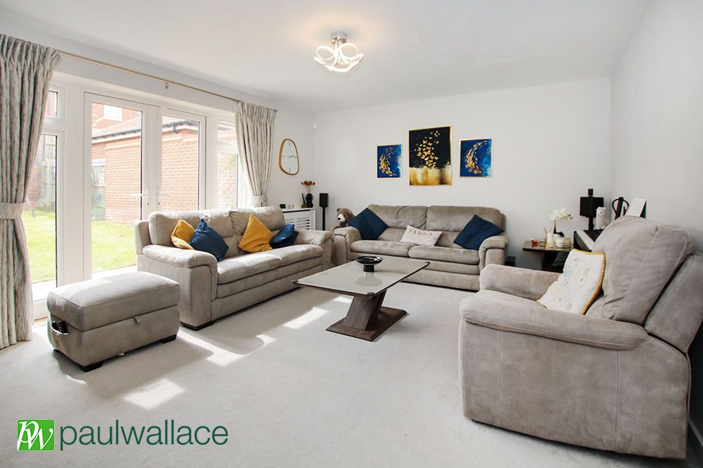 Property photo 2 of 17 Lounge