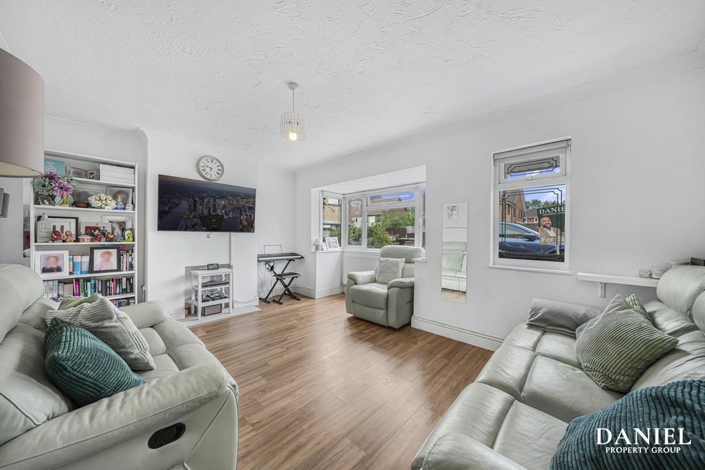 Property photo 2 of 31