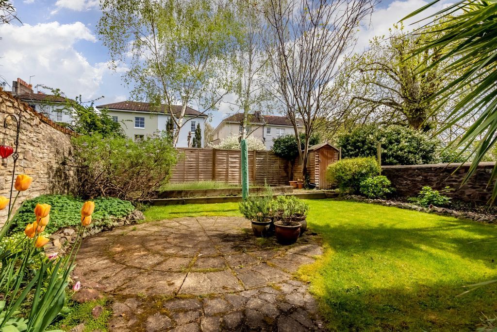 Property photo 2 of 11 Garden