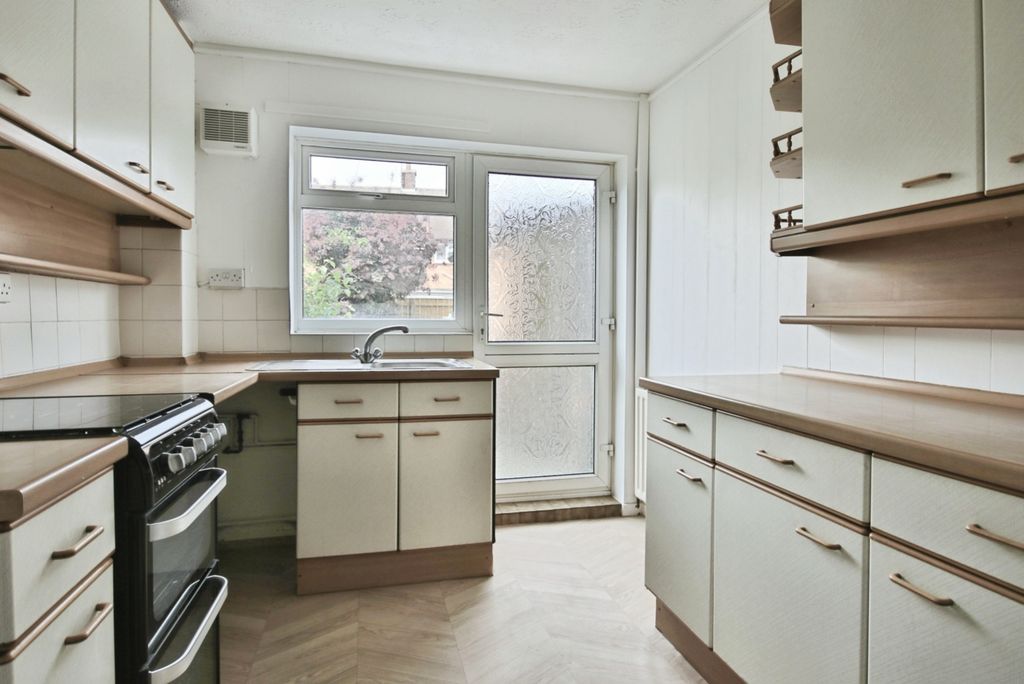 Property photo 2 of 17 4184964