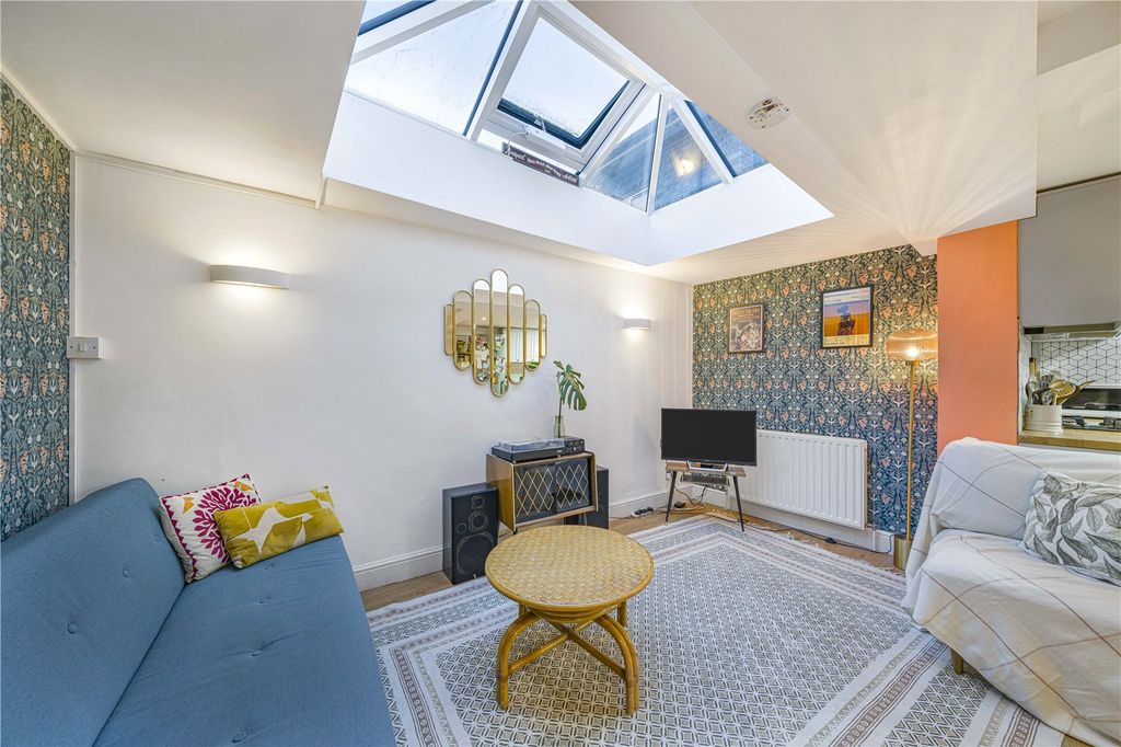 Property photo 2 of 29 Picture No. 15