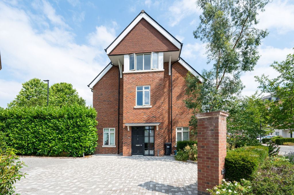4 bed detached house for saleEgerton Drive, Old Isleworth, Isleworth TW7