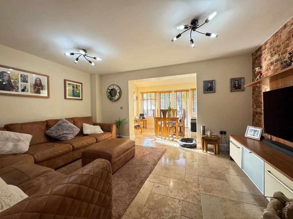 Property photo 2 of 31