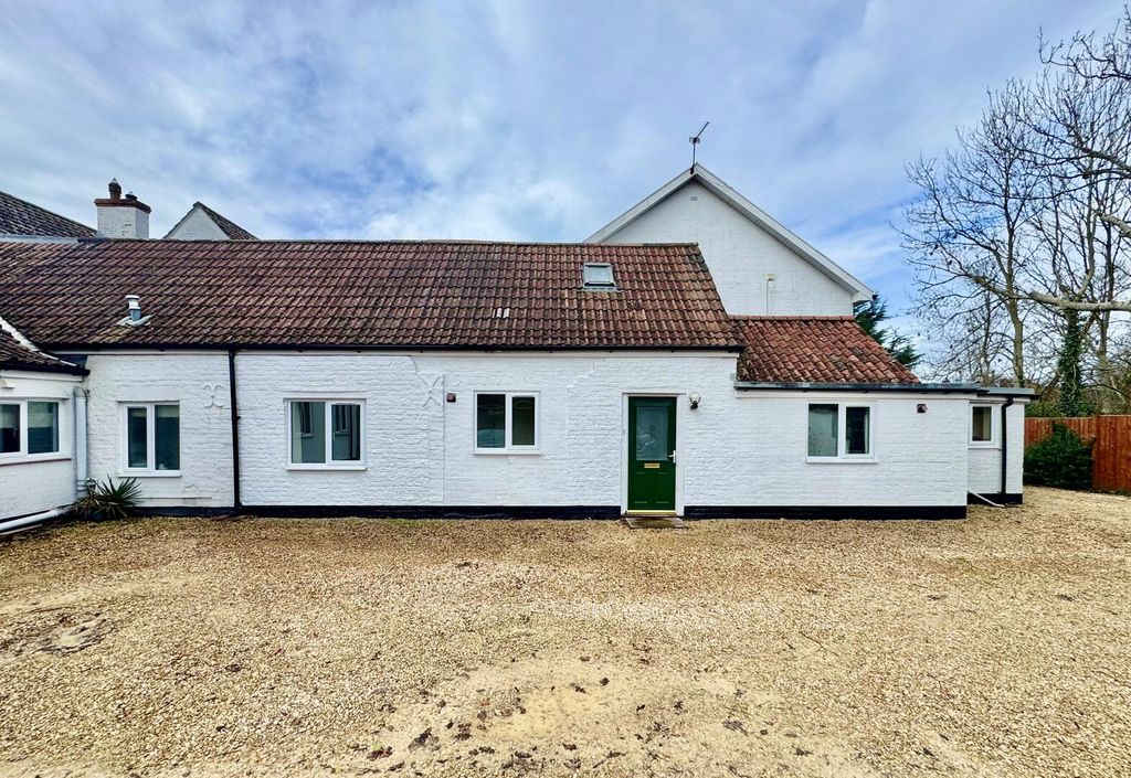 Property photo 1 of 11 Front (Exterior)