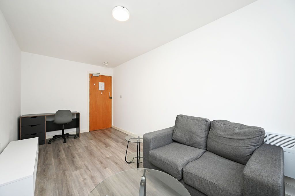 Property photo 3 of 13 Lounge