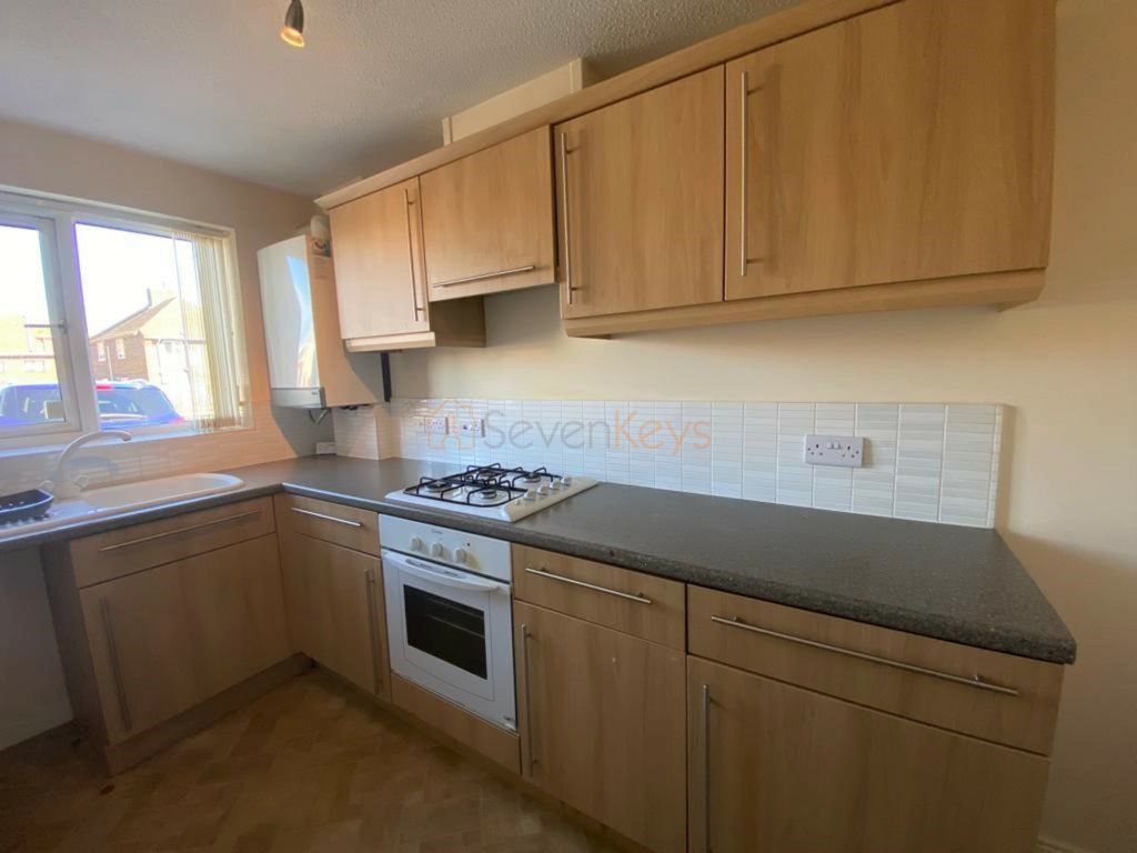Property photo 3 of 8 Kitchen