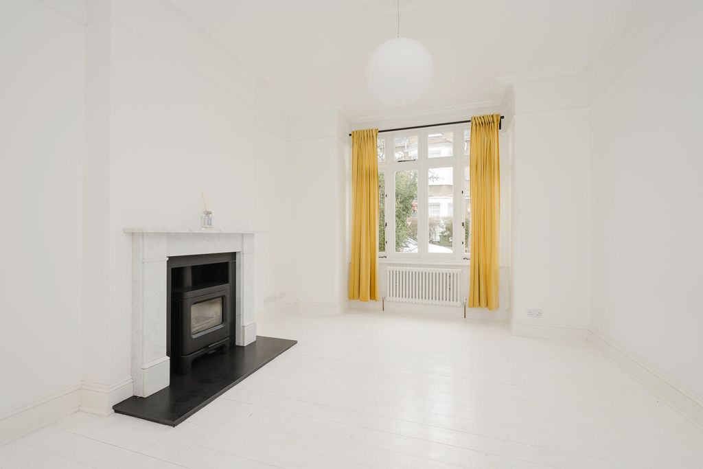 Property photo 3 of 16 Living Room