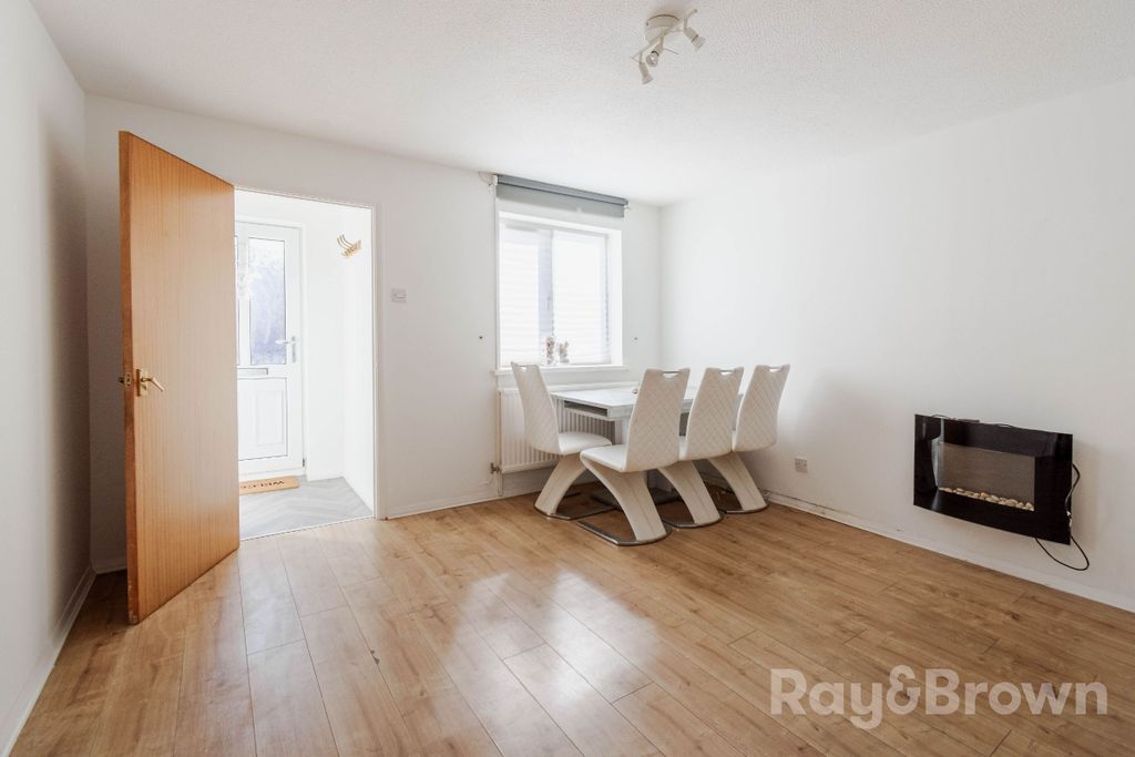 Property photo 2 of 25