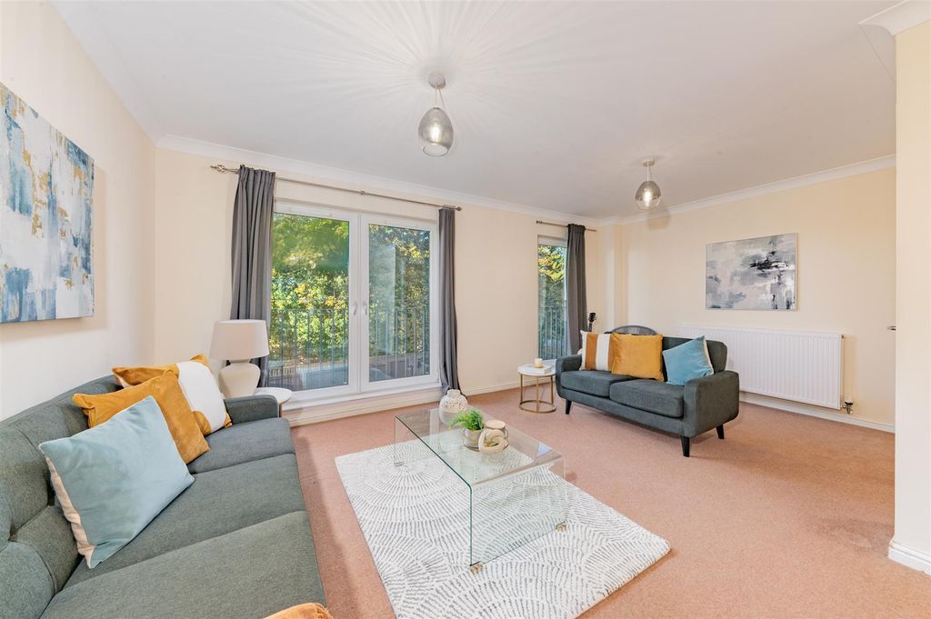 Property photo 2 of 29 15 Dudhope Gardens Dundee-10.Jpg