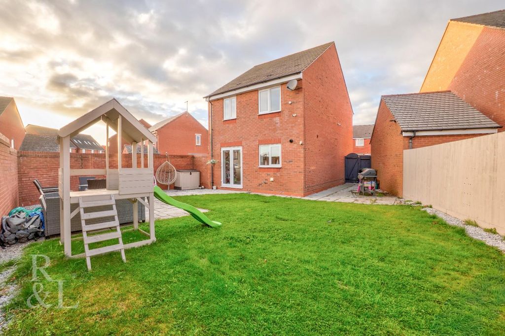 Property photo 2 of 22 6 Wedgewood Way (11).Jpg