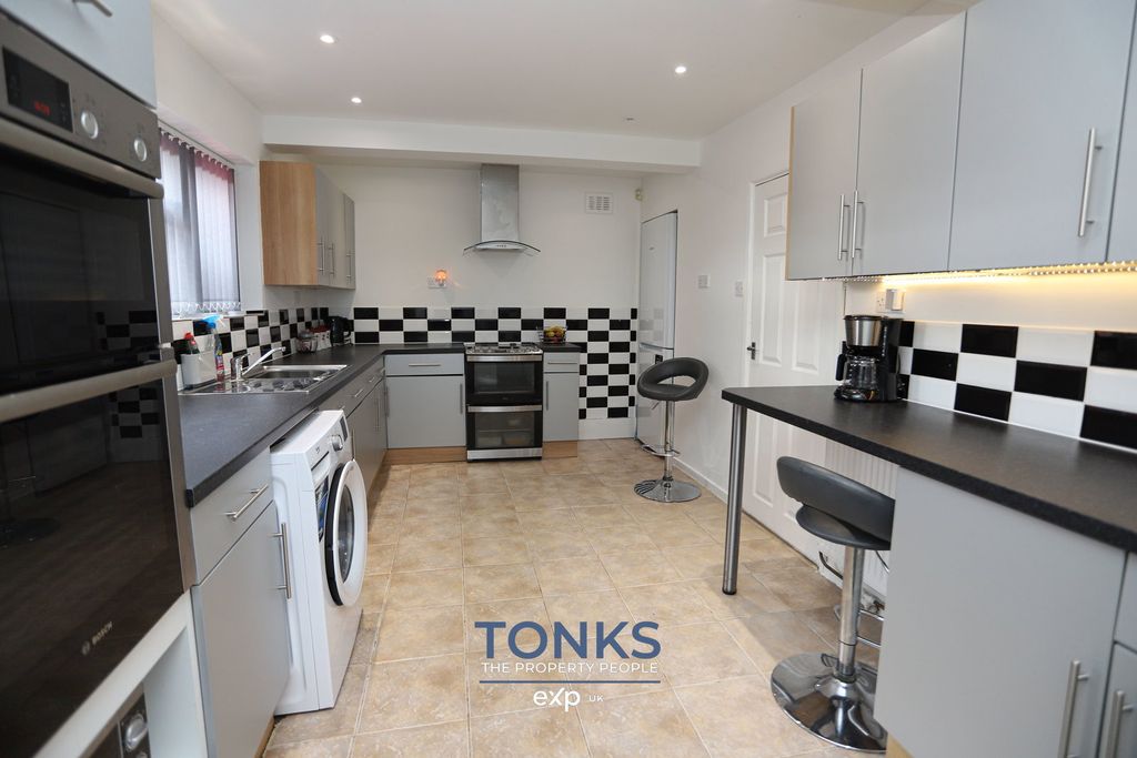 Property photo 2 of 18