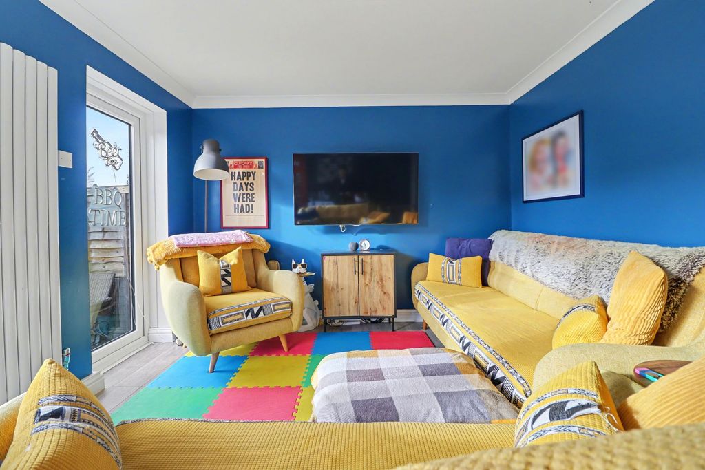 Property photo 2 of 9