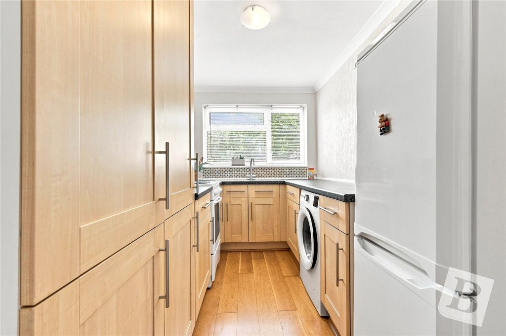 Property photo 3 of 10 Kitchen