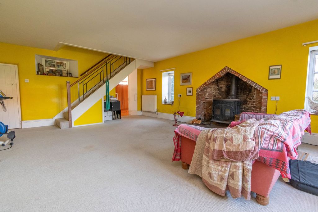 Property photo 3 of 23