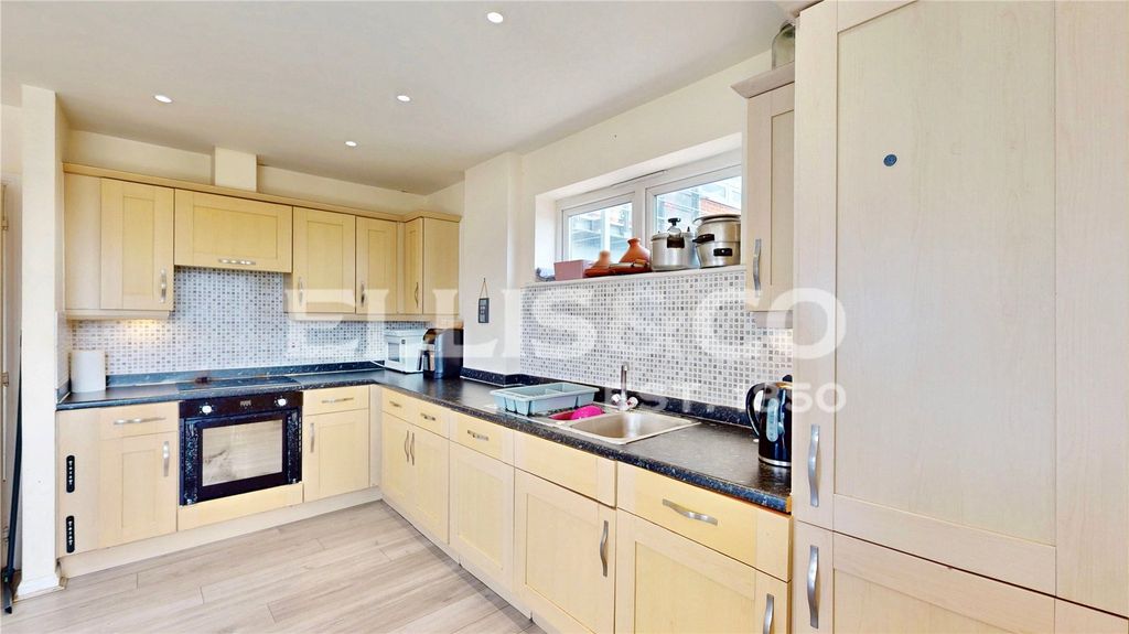 Property photo 3 of 10 Picture No. 15