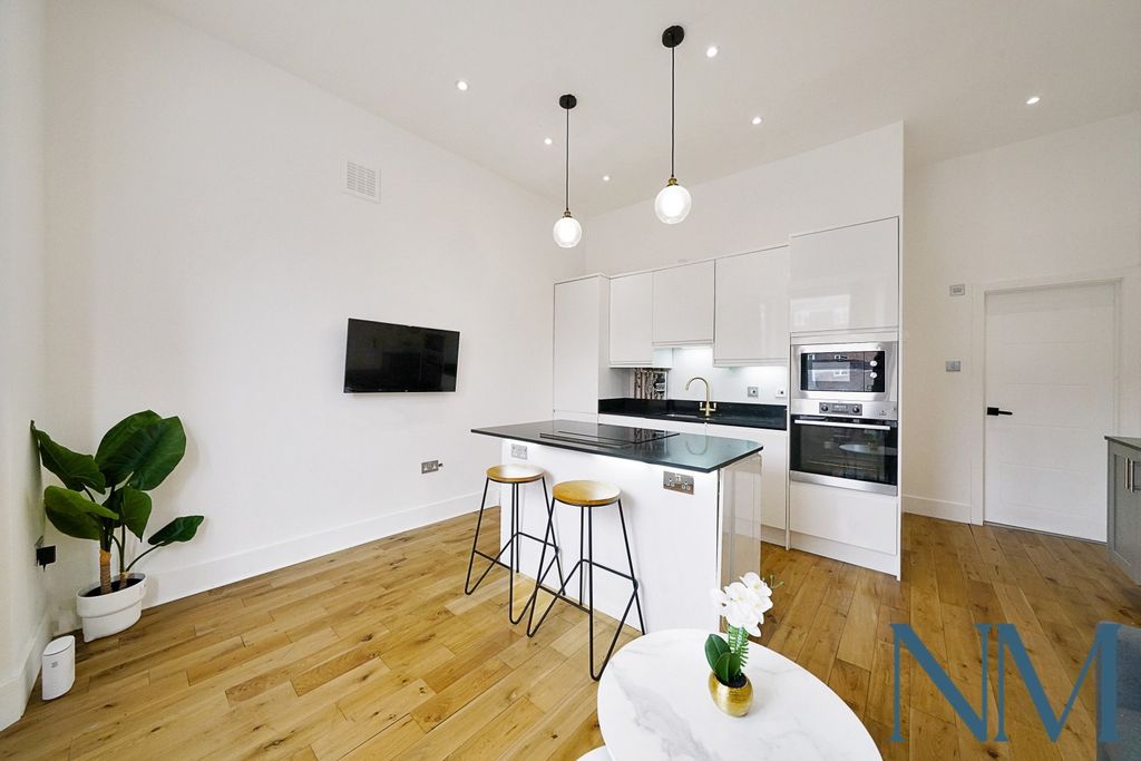 Property photo 1 of 11 Stylish-Chain-Free 1-Bed Apartment | Sydenham Rd, Croydon