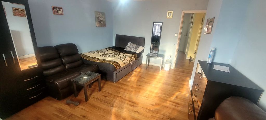 Property photo 2 of 6 Lounge